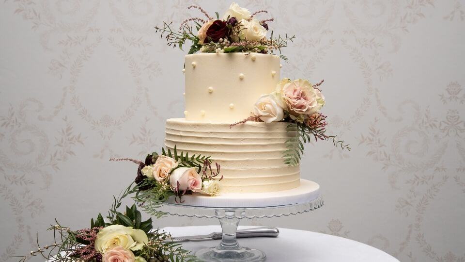 Pastel de bodas en otoño color cobre