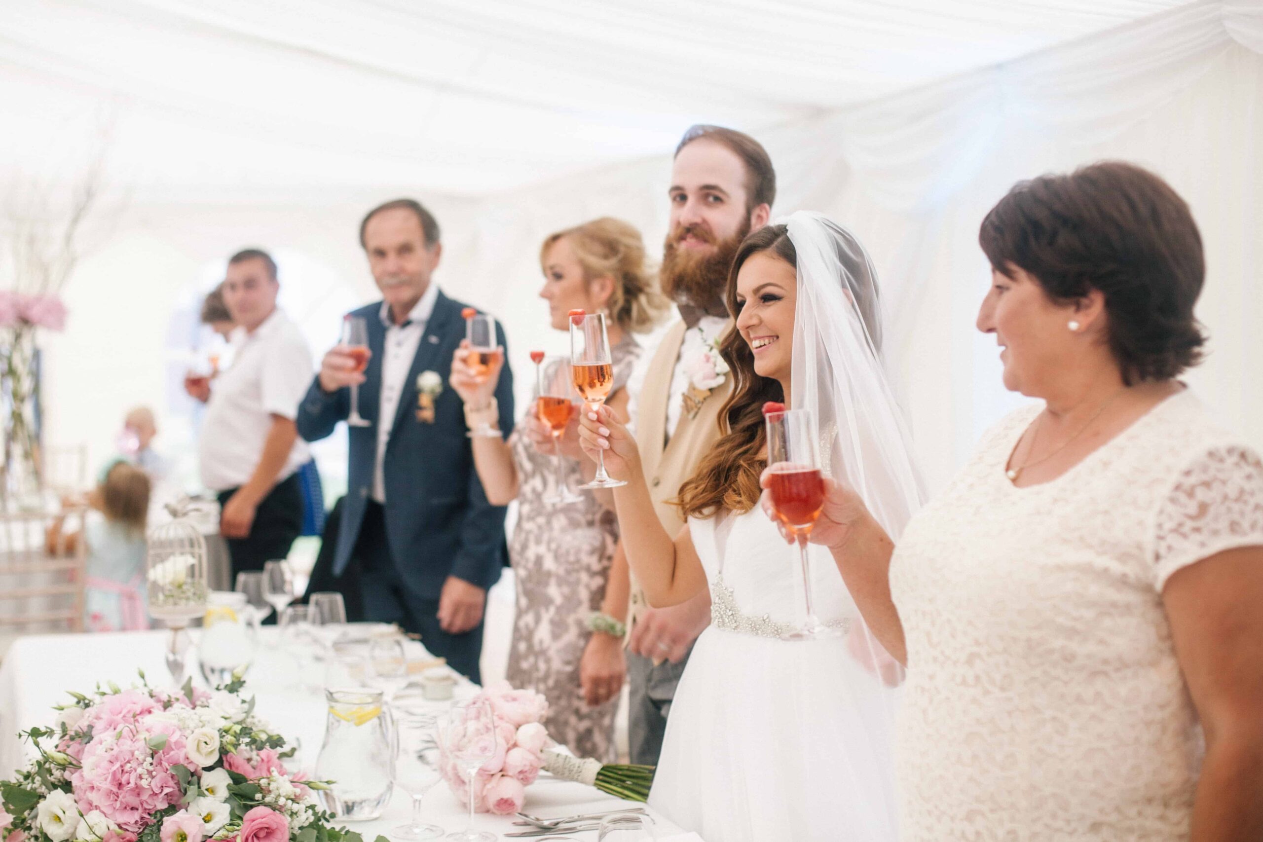 Brindis de boda en mesa imperial