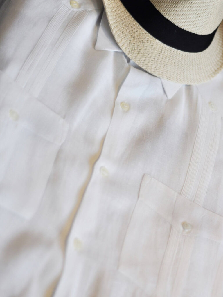 guayabera para outfit para boda en la playa