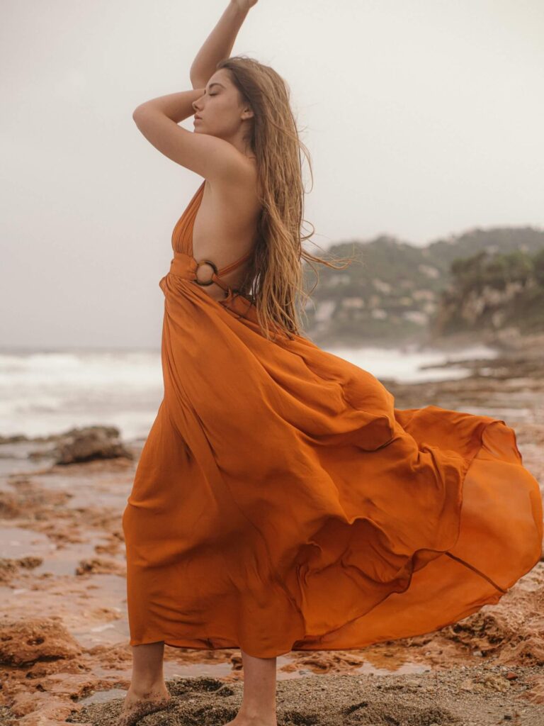 Vestido naranja de playa